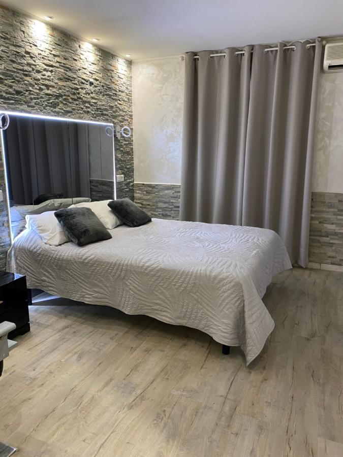 Hotel Le Derby Cagnes-sur-Mer Ngoại thất bức ảnh
