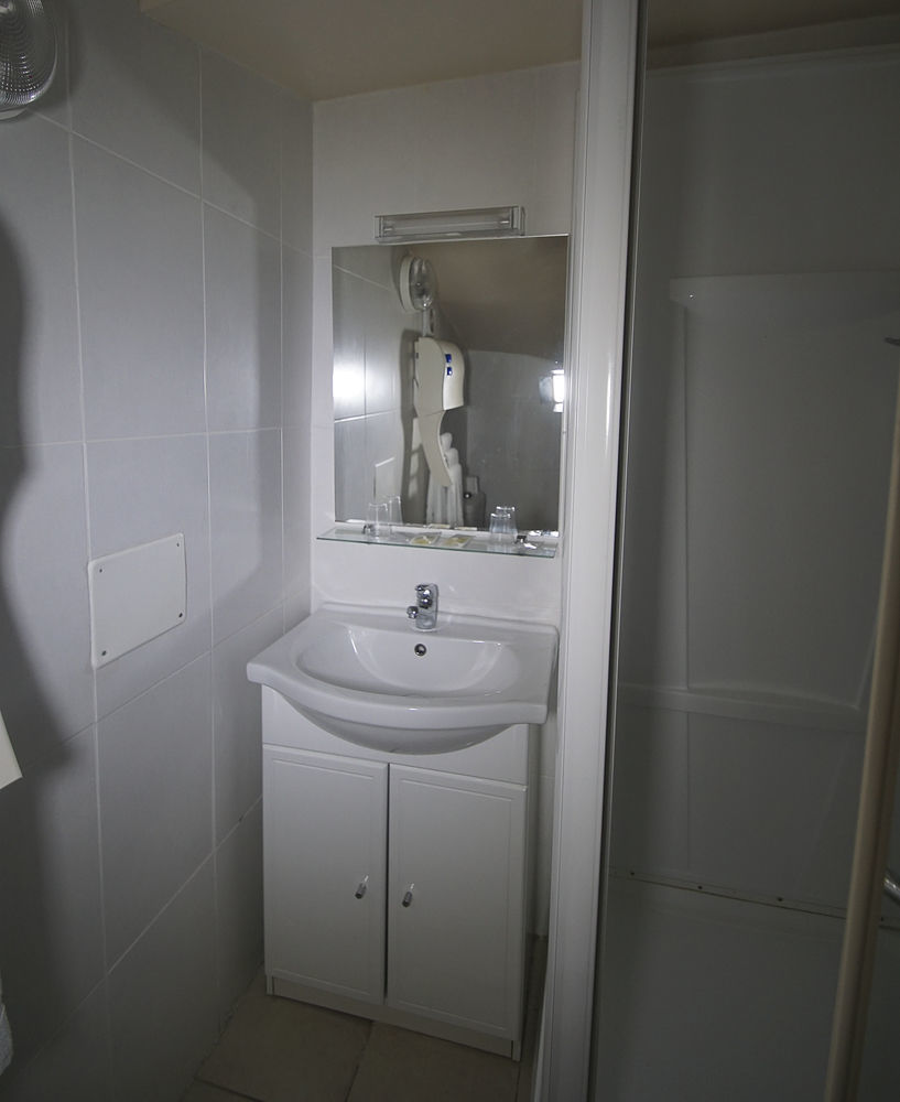Hotel Le Derby Cagnes-sur-Mer Ngoại thất bức ảnh