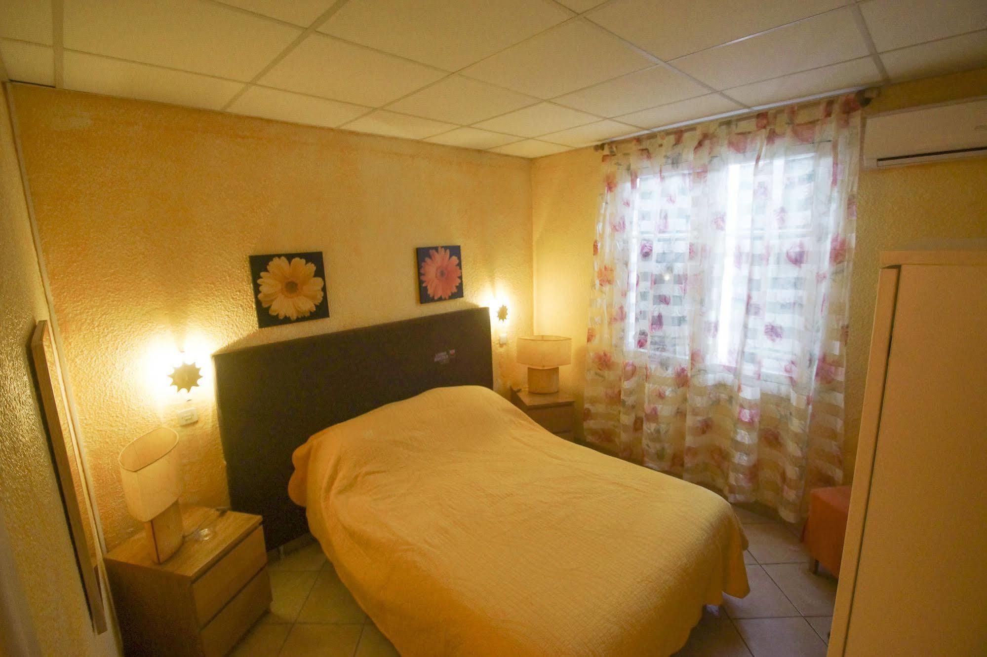 Hotel Le Derby Cagnes-sur-Mer Ngoại thất bức ảnh